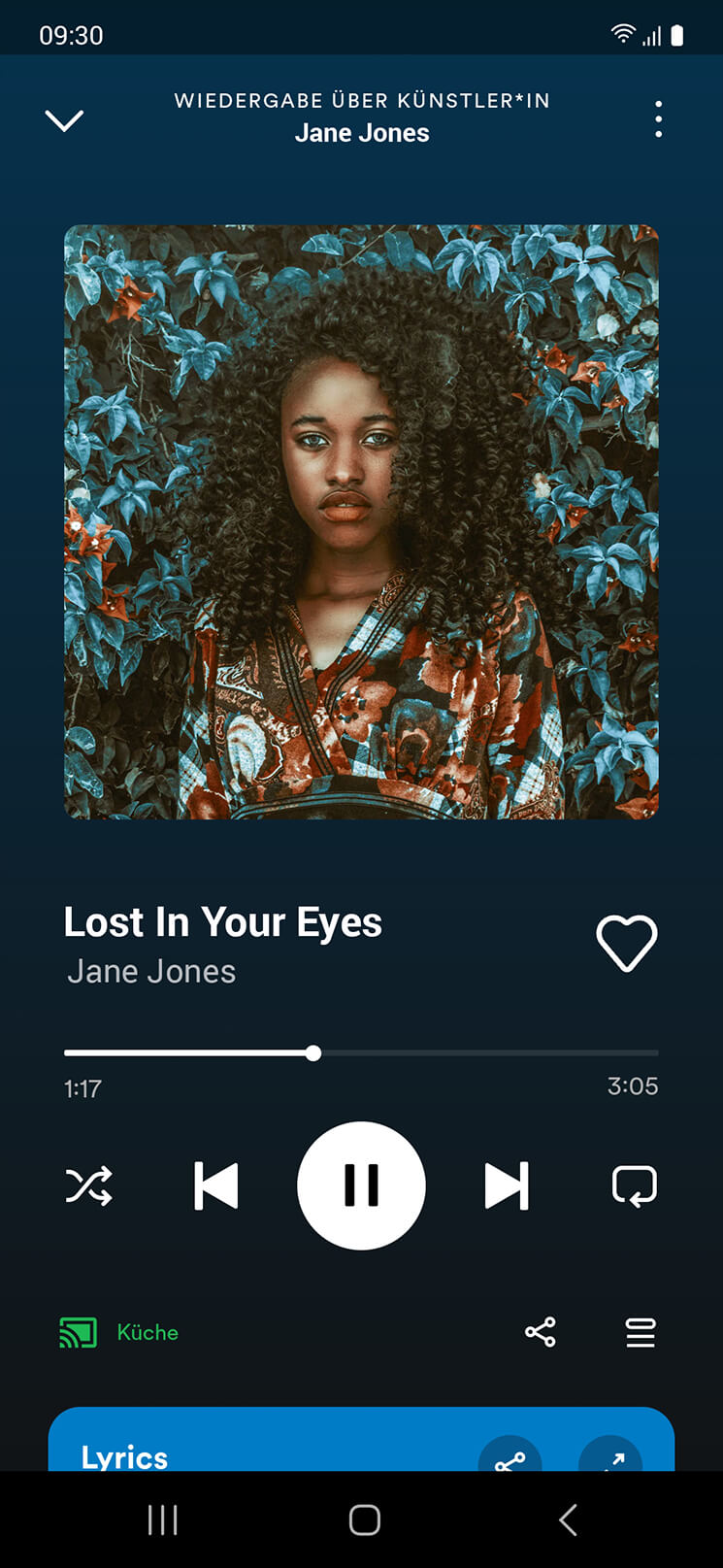 Die Musikwiedergabe über die Spotify-App auf einem Smartphone wird exemplarisch anhand einer Interpretin dargestellt.