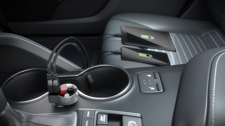 Ładowanie urządzeń mobilnych przez porty USB w DIGICAR 1 BT.