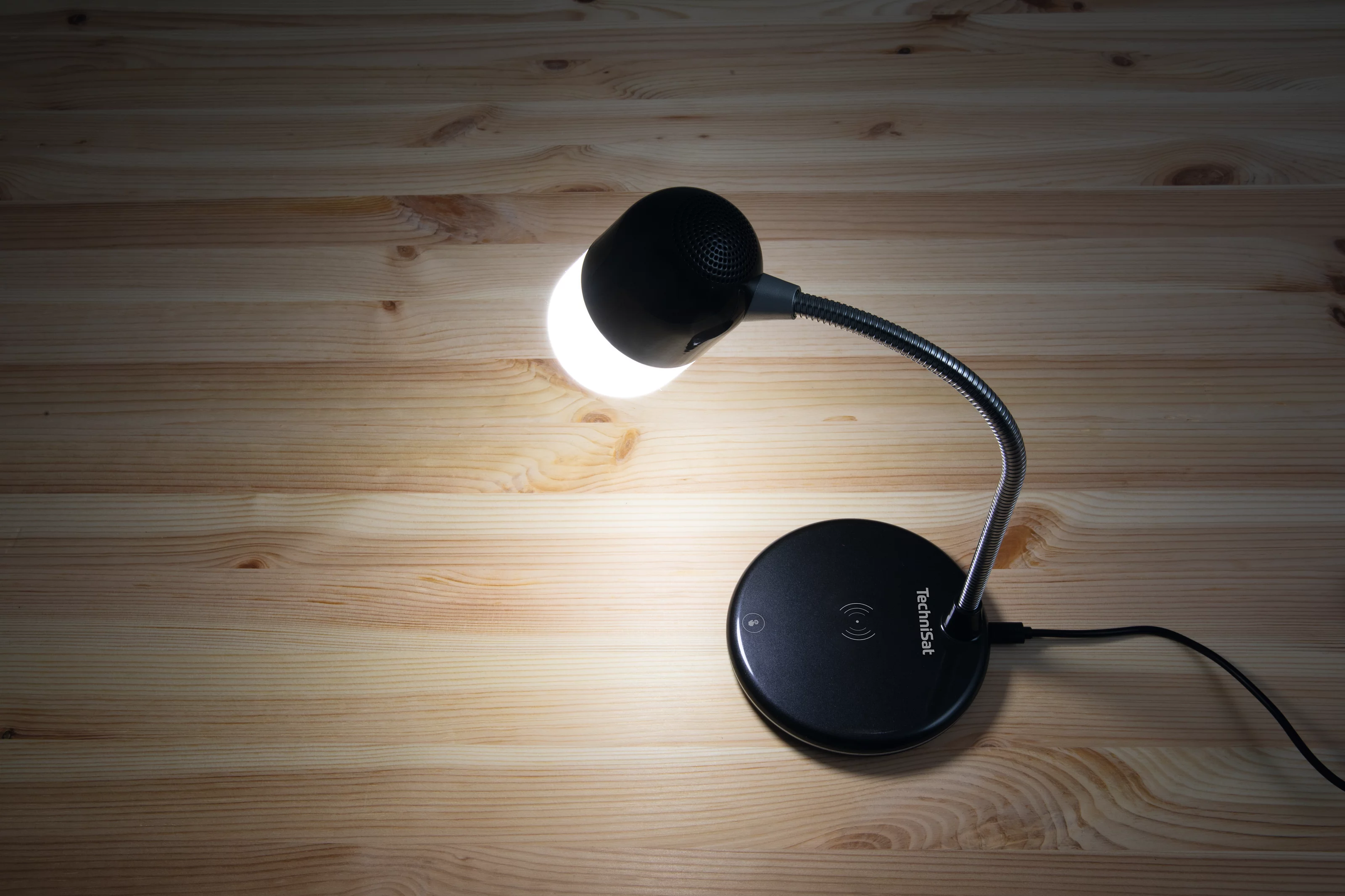 VIOLA lampa biurkowa Szene